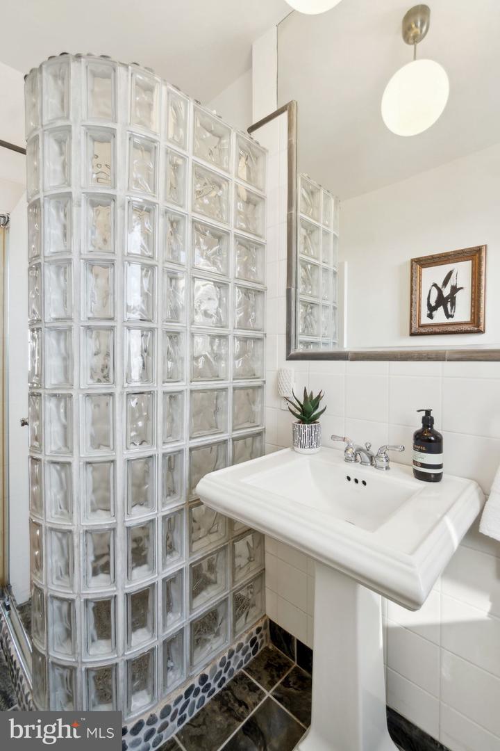 1901 COLUMBIA RD NW #805, WASHINGTON, District Of Columbia 20009, 2 Bedrooms Bedrooms, ,3 BathroomsBathrooms,Residential,For sale,1901 COLUMBIA RD NW #805,DCDC2200508 MLS # DCDC2200508