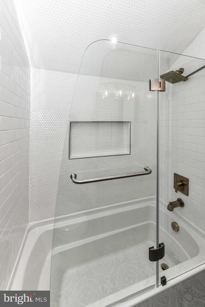 2432 S CULPEPER ST, ARLINGTON, Virginia 22206, 66 Bedrooms Bedrooms, ,4 BathroomsBathrooms,Residential,For sale,2432 S CULPEPER ST,VAAR2057386 MLS # VAAR2057386
