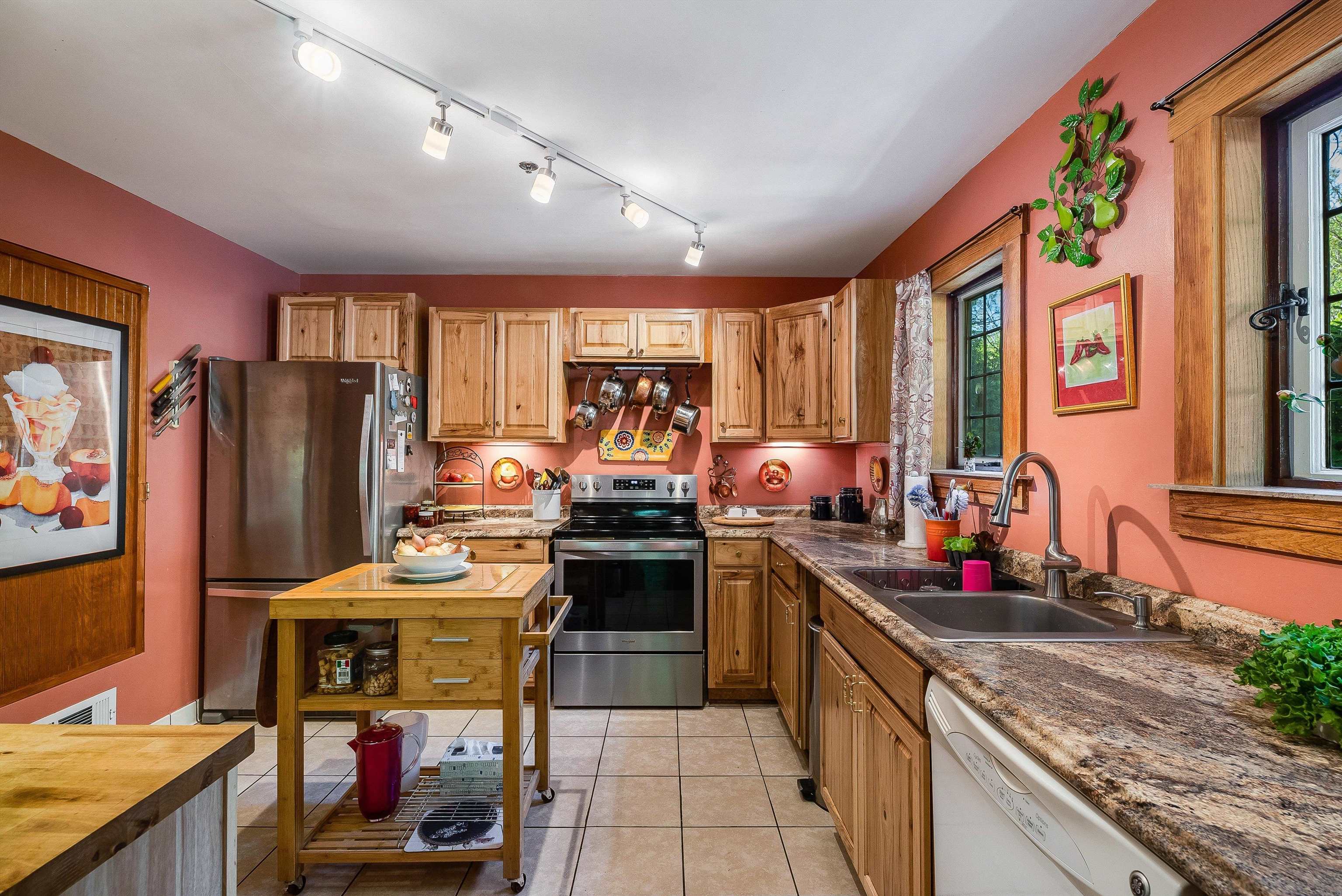 950 W BEVERLEY ST, STAUNTON, Virginia 24401, ,Commercial,950 W BEVERLEY ST,664509 MLS # 664509