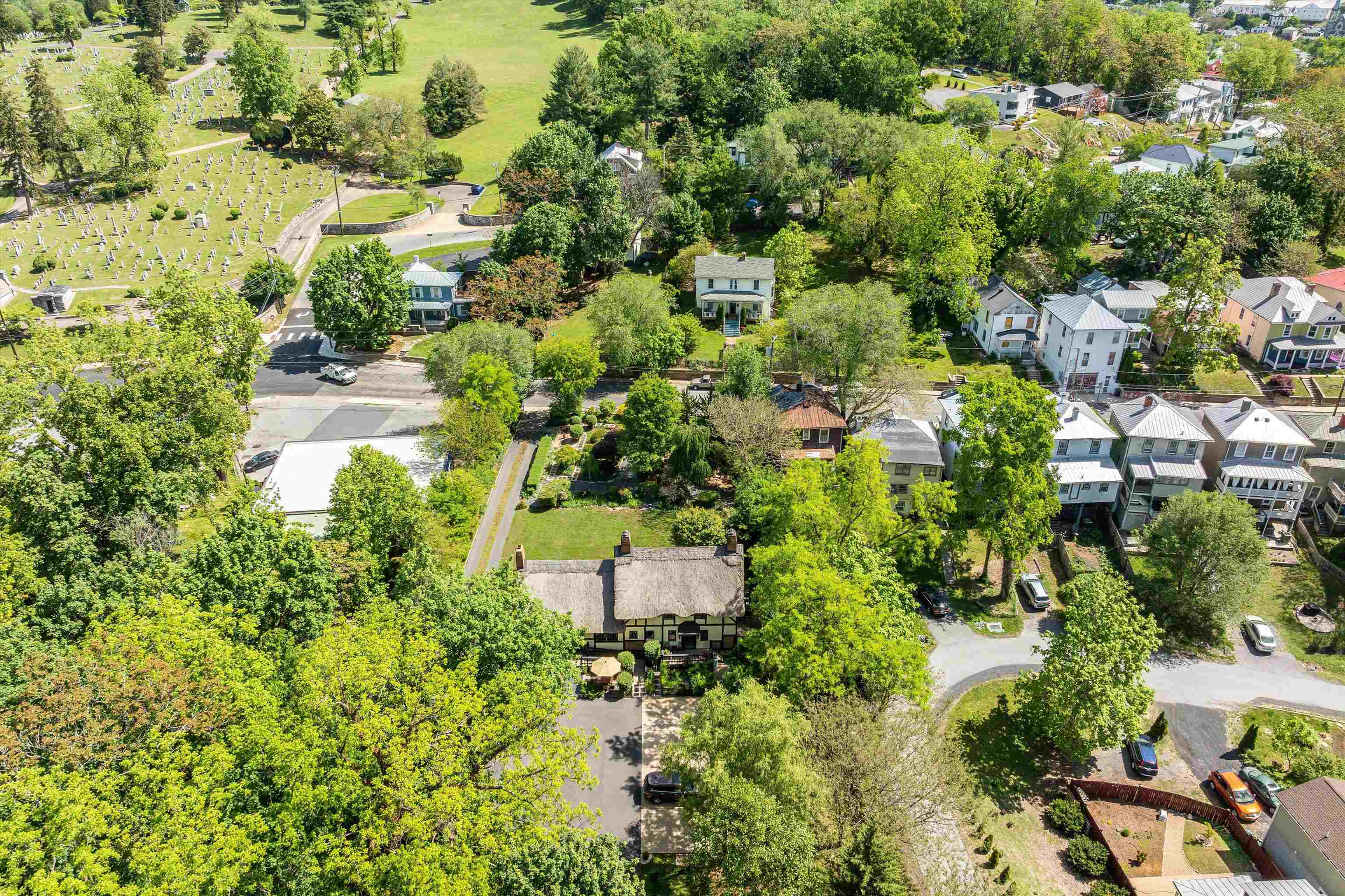 950 W BEVERLEY ST, STAUNTON, Virginia 24401, ,Commercial,950 W BEVERLEY ST,664509 MLS # 664509