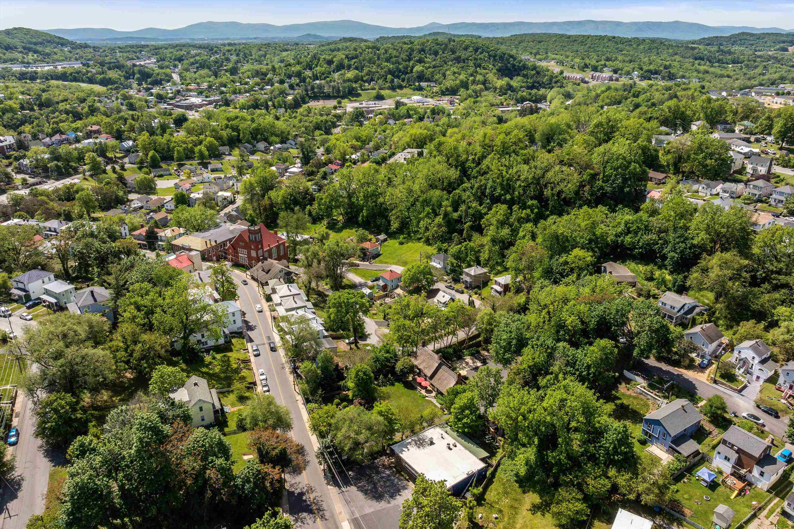 950 W BEVERLEY ST, STAUNTON, Virginia 24401, ,Commercial,950 W BEVERLEY ST,664509 MLS # 664509