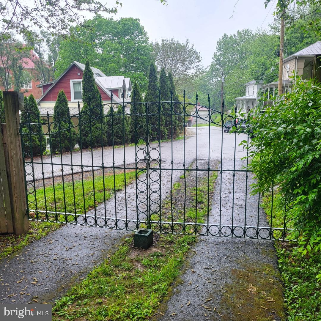 950 W BEVERLEY ST, STAUNTON, Virginia 24401, ,Land,For sale,950 W BEVERLEY ST,VASC2000656 MLS # VASC2000656