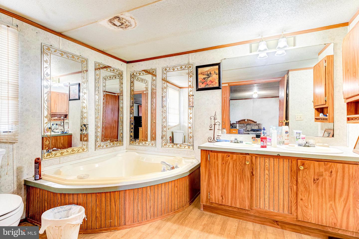 640 RIDGE RD, WARSAW, Virginia 22572, 2 Bedrooms Bedrooms, 5 Rooms Rooms,2 BathroomsBathrooms,Residential,For sale,640 RIDGE RD,VARV2000460 MLS # VARV2000460