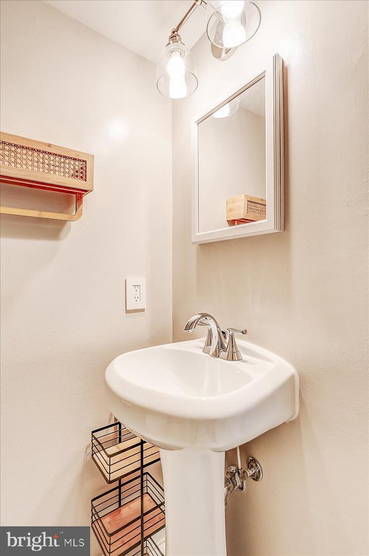 5602 ASHFIELD RD, ALEXANDRIA, Virginia 22315, 3 Bedrooms Bedrooms, ,2 BathroomsBathrooms,Residential,For sale,5602 ASHFIELD RD,VAFX2226050 MLS # VAFX2226050