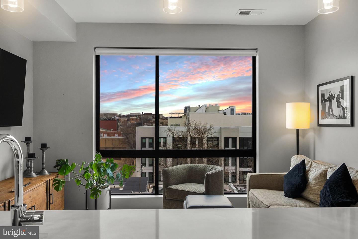 1550 11TH ST NW #410, WASHINGTON, District Of Columbia 20001, 1 Bedroom Bedrooms, ,1 BathroomBathrooms,Residential,For sale,1550 11TH ST NW #410,DCDC2189034 MLS # DCDC2189034