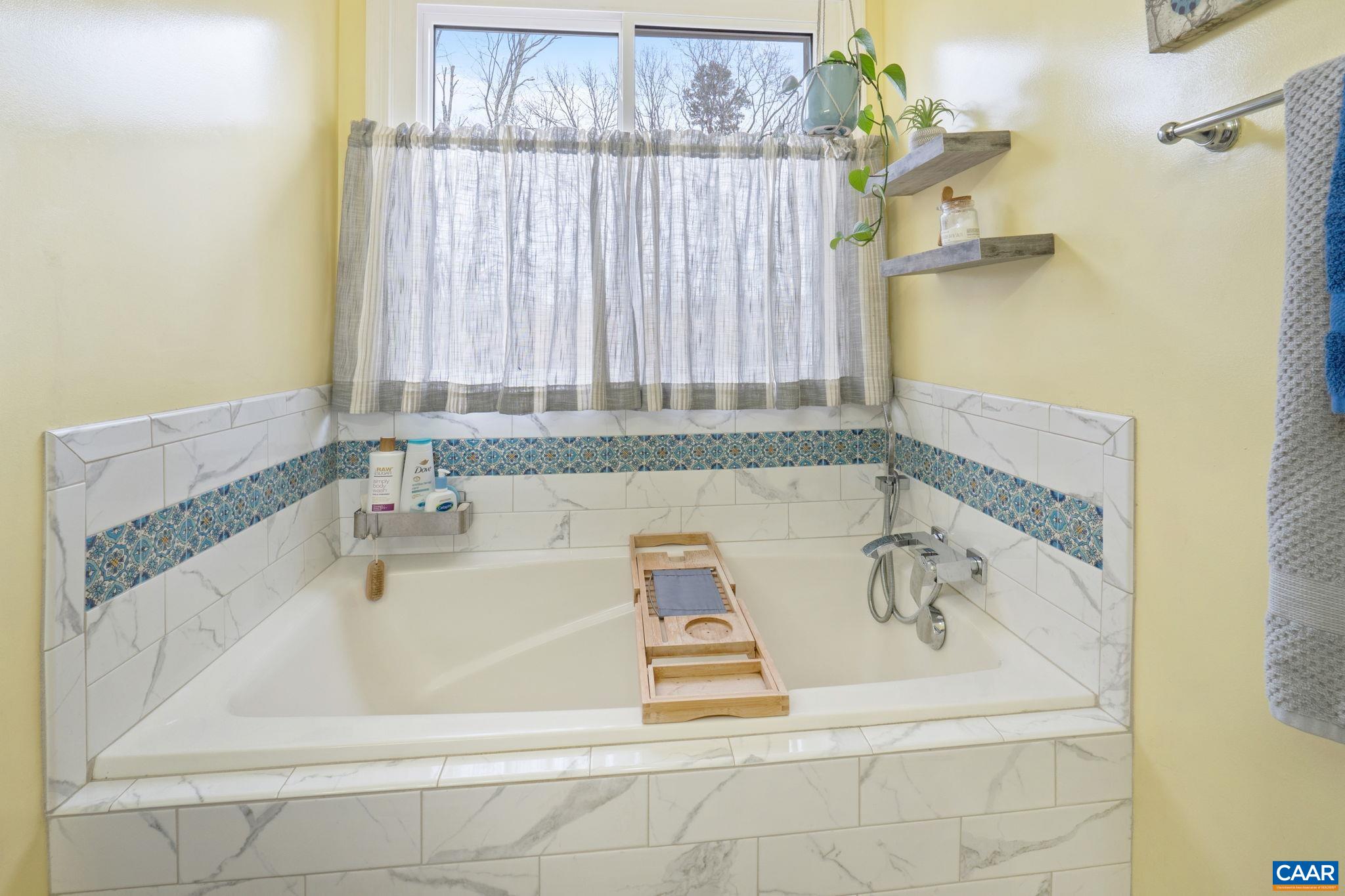 137 JEFFERSON DR, LAKE MONTICELLO, Virginia 22963, 3 Bedrooms Bedrooms, ,2 BathroomsBathrooms,Residential,137 JEFFERSON DR,660230 MLS # 660230