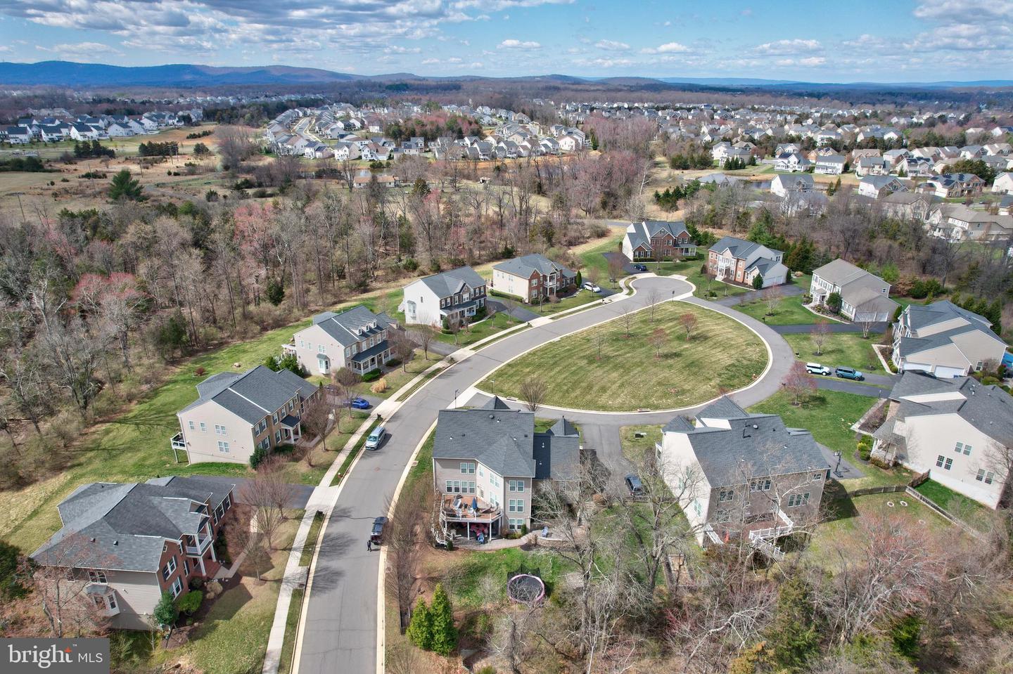 41525 GOSHEN RIDGE PL, ALDIE, Virginia 20105, 5 Bedrooms Bedrooms, ,5 BathroomsBathrooms,Residential,For sale,41525 GOSHEN RIDGE PL,VALO2091898 MLS # VALO2091898