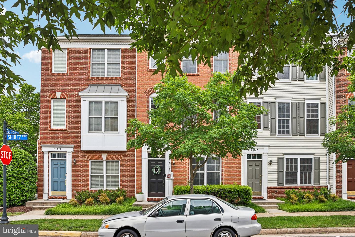 25149 SHULTZ TER, CHANTILLY, Virginia 20152, 3 Bedrooms Bedrooms, ,3 BathroomsBathrooms,Residential,For sale,25149 SHULTZ TER,VALO2092024 MLS # VALO2092024