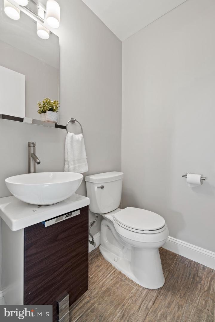 6908 LAMP POST LN, ALEXANDRIA, Virginia 22306, 4 Bedrooms Bedrooms, ,2 BathroomsBathrooms,Residential,For sale,6908 LAMP POST LN,VAFX2229994 MLS # VAFX2229994