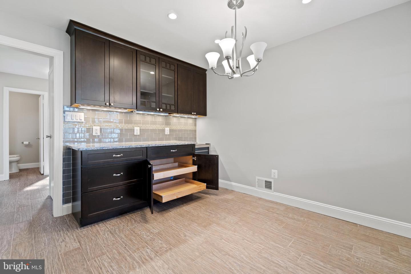 6908 LAMP POST LN, ALEXANDRIA, Virginia 22306, 4 Bedrooms Bedrooms, ,2 BathroomsBathrooms,Residential,For sale,6908 LAMP POST LN,VAFX2229994 MLS # VAFX2229994