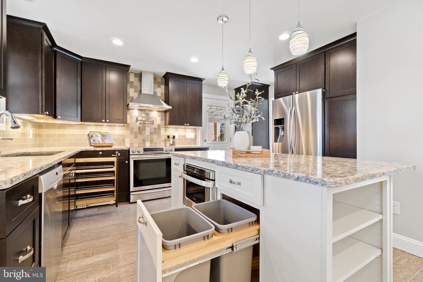 6908 LAMP POST LN, ALEXANDRIA, Virginia 22306, 4 Bedrooms Bedrooms, ,2 BathroomsBathrooms,Residential,For sale,6908 LAMP POST LN,VAFX2229994 MLS # VAFX2229994