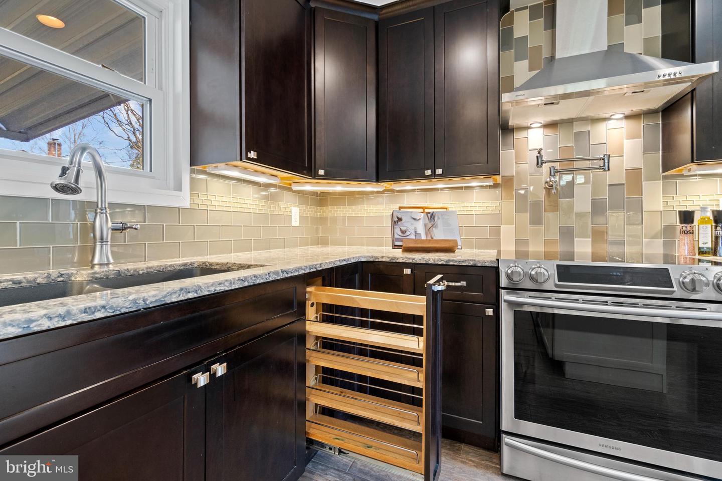 6908 LAMP POST LN, ALEXANDRIA, Virginia 22306, 4 Bedrooms Bedrooms, ,2 BathroomsBathrooms,Residential,For sale,6908 LAMP POST LN,VAFX2229994 MLS # VAFX2229994