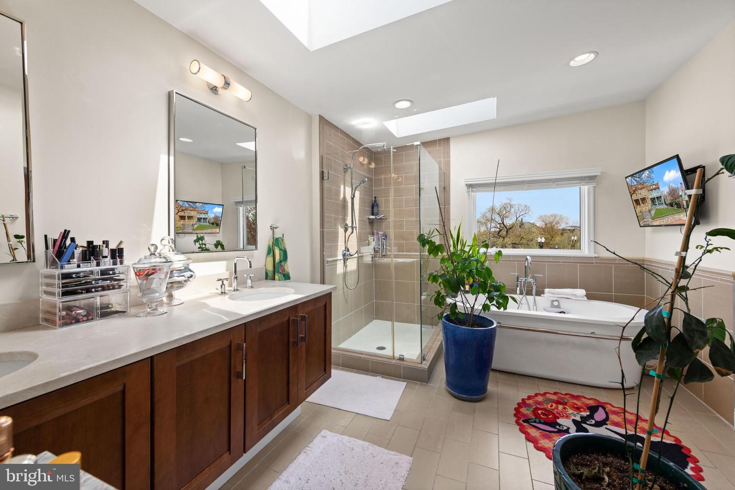 1436 NORTH CAROLINA AVE NE, WASHINGTON, District Of Columbia 20002, 4 Bedrooms Bedrooms, ,3 BathroomsBathrooms,Residential,For sale,1436 NORTH CAROLINA AVE NE,DCDC2192872 MLS # DCDC2192872
