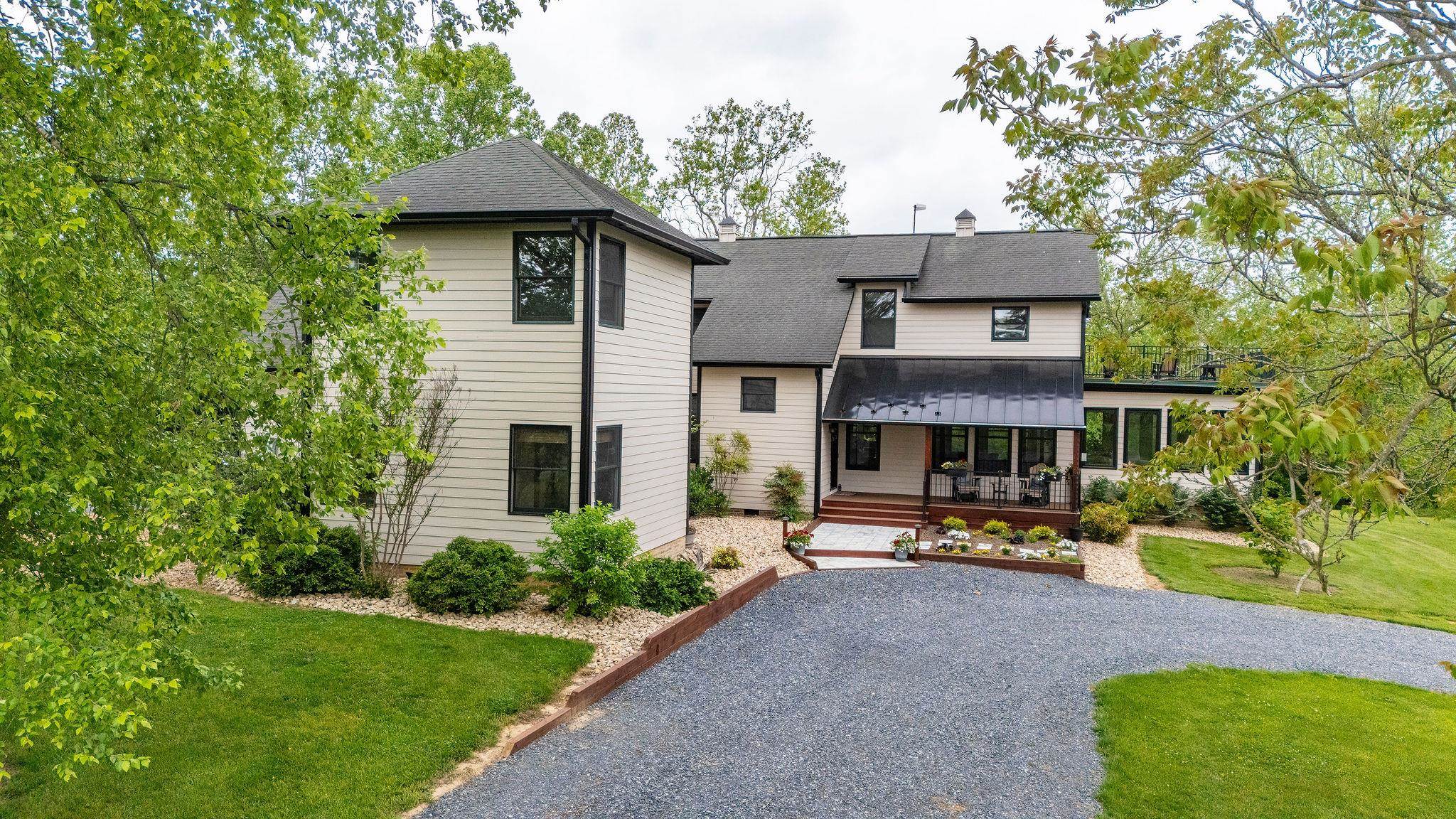 216 LEE ROY RD, GROTTOES, Virginia 24441, 3 Bedrooms Bedrooms, ,3 BathroomsBathrooms,Residential,Kingsfolde,216 LEE ROY RD,664496 MLS # 664496