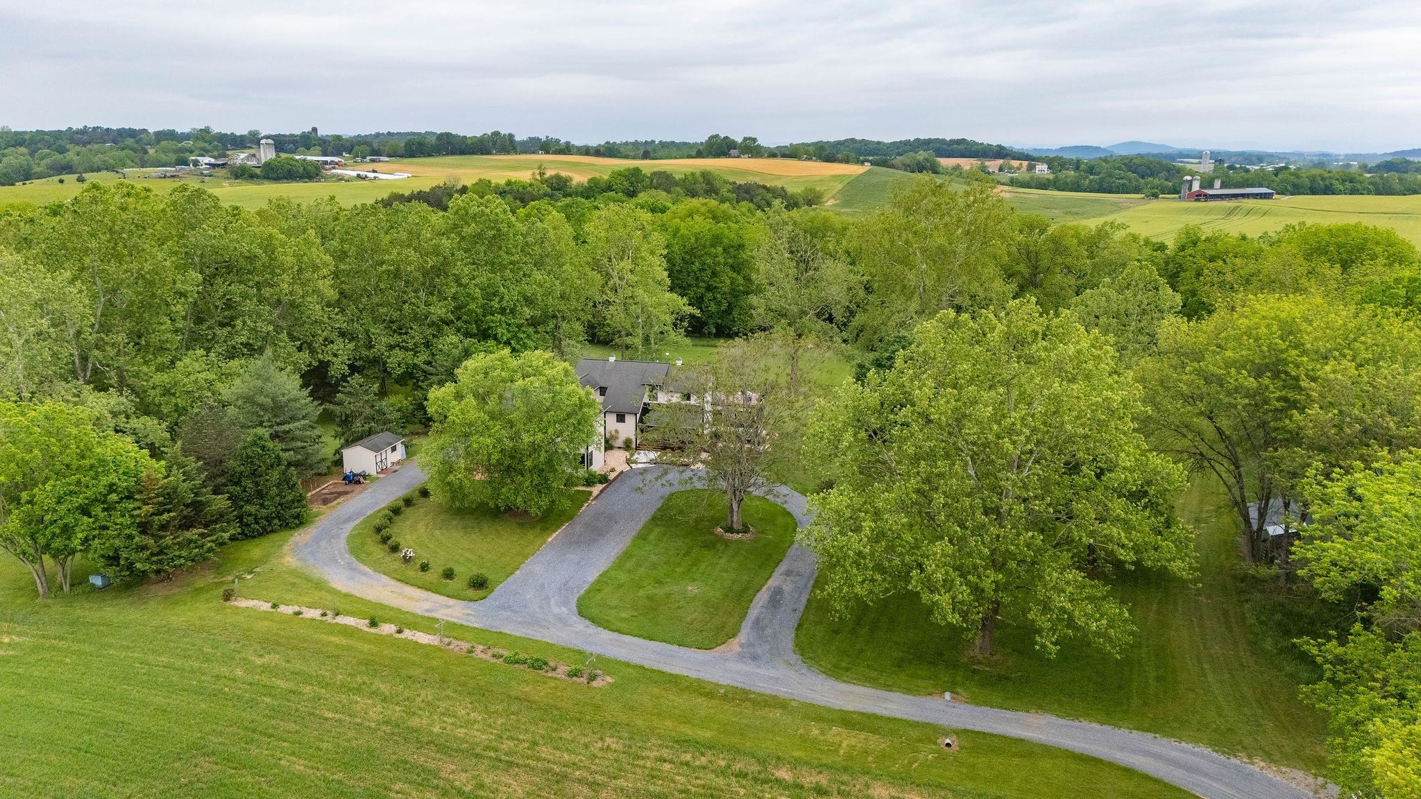 216 LEE ROY RD, GROTTOES, Virginia 24441, 3 Bedrooms Bedrooms, ,3 BathroomsBathrooms,Residential,Kingsfolde,216 LEE ROY RD,664496 MLS # 664496