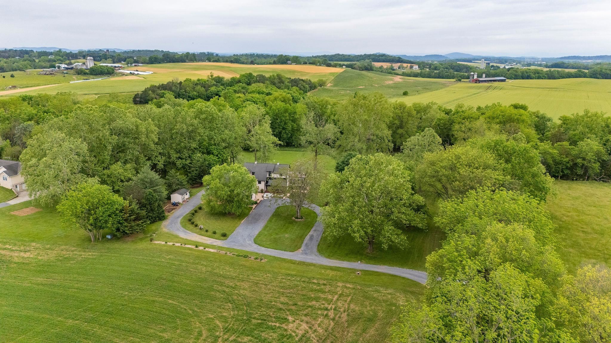216 LEE ROY RD, GROTTOES, Virginia 24441, 3 Bedrooms Bedrooms, ,3 BathroomsBathrooms,Residential,Kingsfolde,216 LEE ROY RD,664496 MLS # 664496