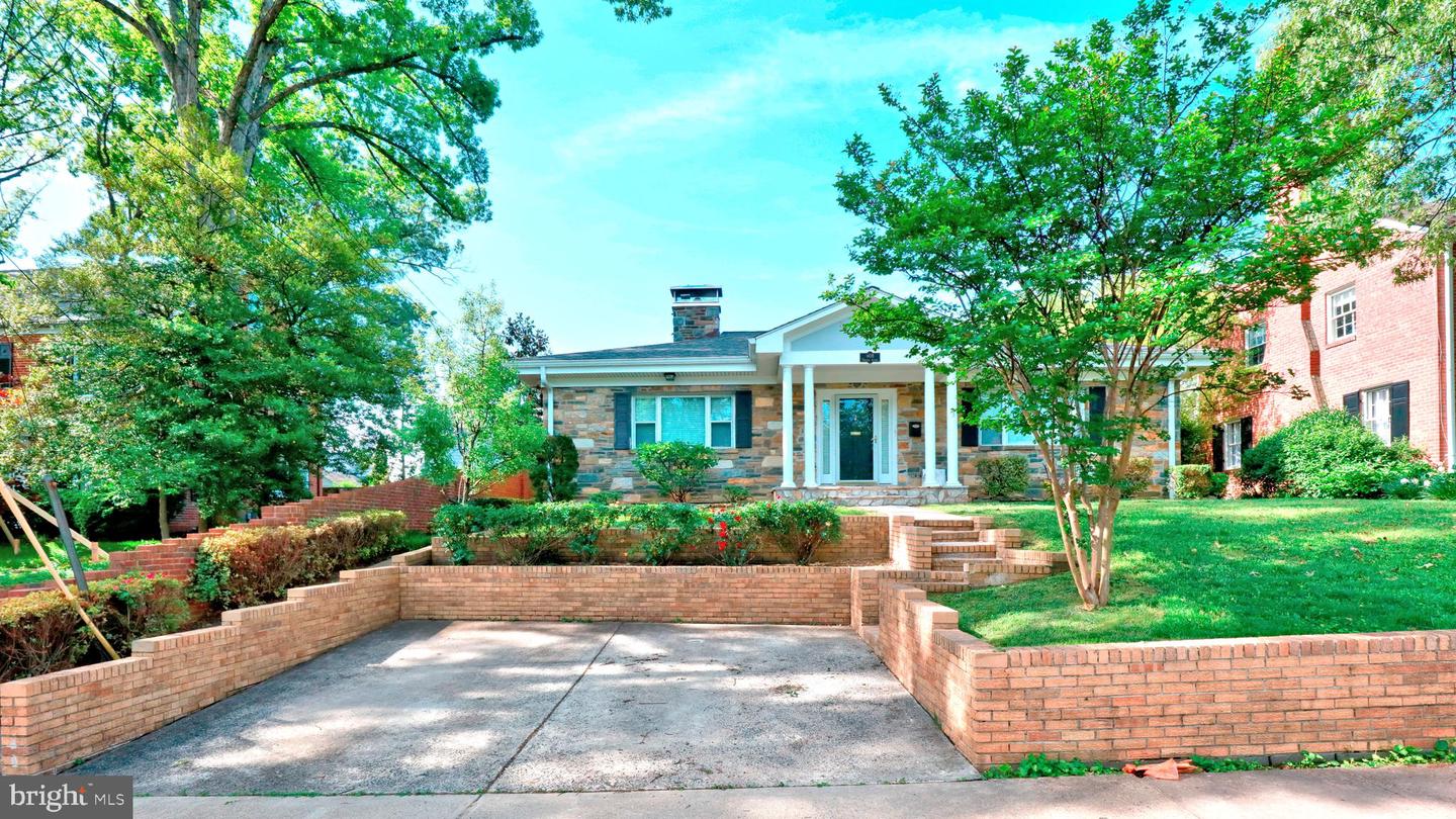408 VIRGINIA AVE, ALEXANDRIA, Virginia 22302, 3 Bedrooms Bedrooms, ,3 BathroomsBathrooms,Residential,For sale,408 VIRGINIA AVE,VAAX2044040 MLS # VAAX2044040