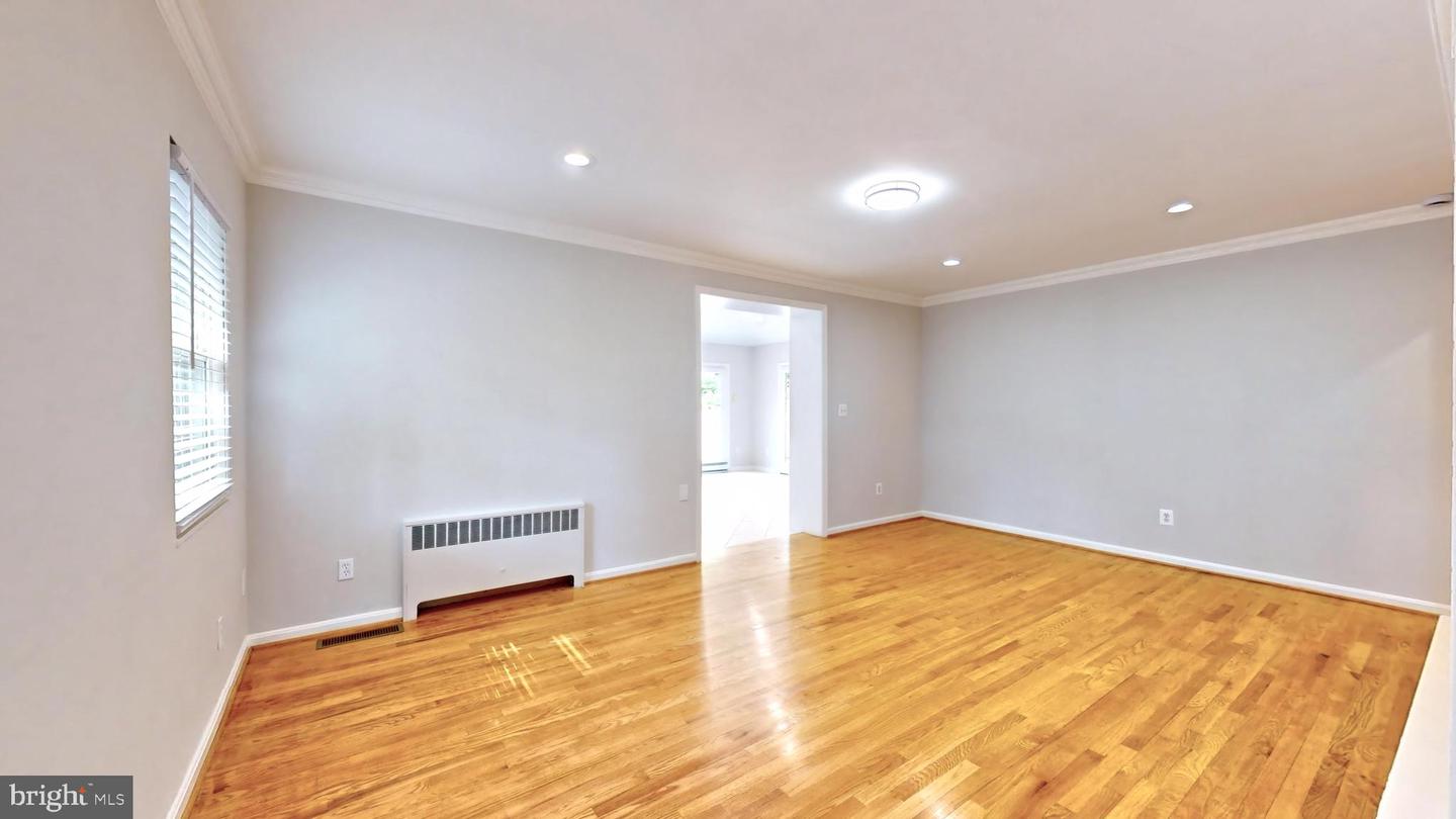 408 VIRGINIA AVE, ALEXANDRIA, Virginia 22302, 3 Bedrooms Bedrooms, ,3 BathroomsBathrooms,Residential,For sale,408 VIRGINIA AVE,VAAX2044040 MLS # VAAX2044040