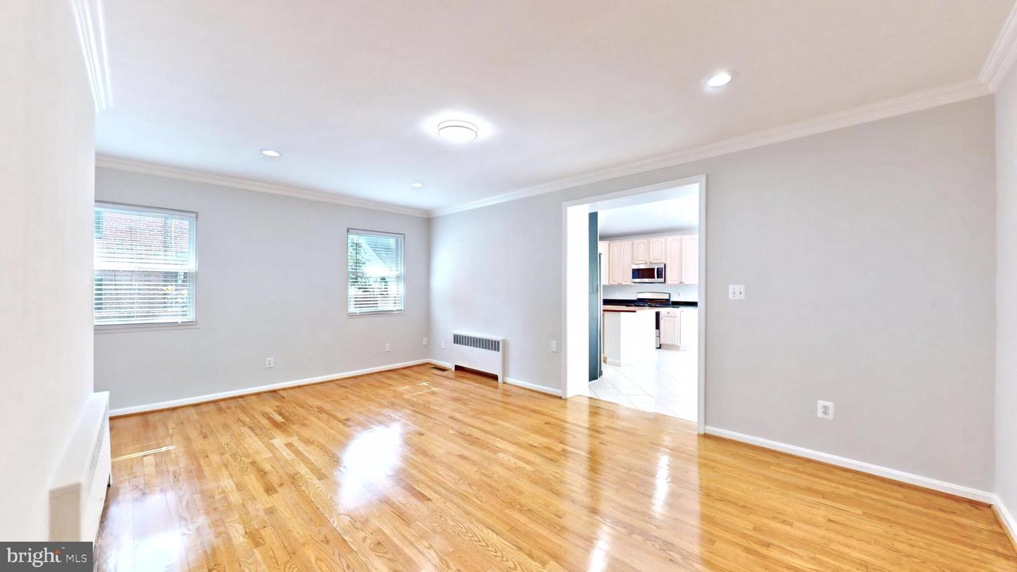 408 VIRGINIA AVE, ALEXANDRIA, Virginia 22302, 3 Bedrooms Bedrooms, ,3 BathroomsBathrooms,Residential,For sale,408 VIRGINIA AVE,VAAX2044040 MLS # VAAX2044040