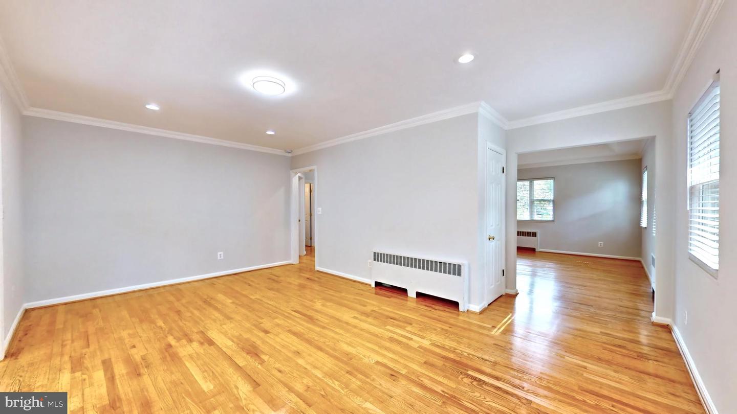 408 VIRGINIA AVE, ALEXANDRIA, Virginia 22302, 3 Bedrooms Bedrooms, ,3 BathroomsBathrooms,Residential,For sale,408 VIRGINIA AVE,VAAX2044040 MLS # VAAX2044040