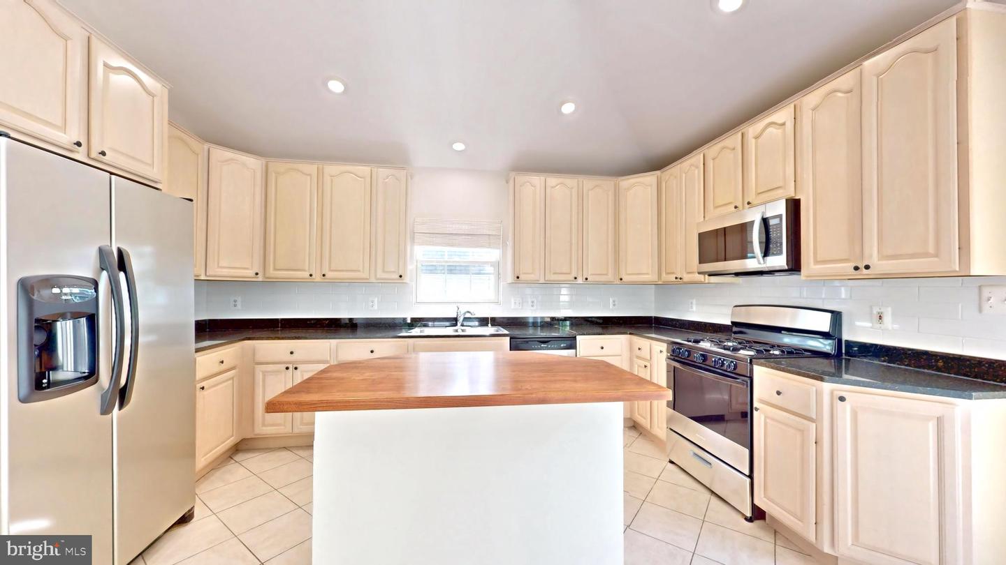 408 VIRGINIA AVE, ALEXANDRIA, Virginia 22302, 3 Bedrooms Bedrooms, ,3 BathroomsBathrooms,Residential,For sale,408 VIRGINIA AVE,VAAX2044040 MLS # VAAX2044040