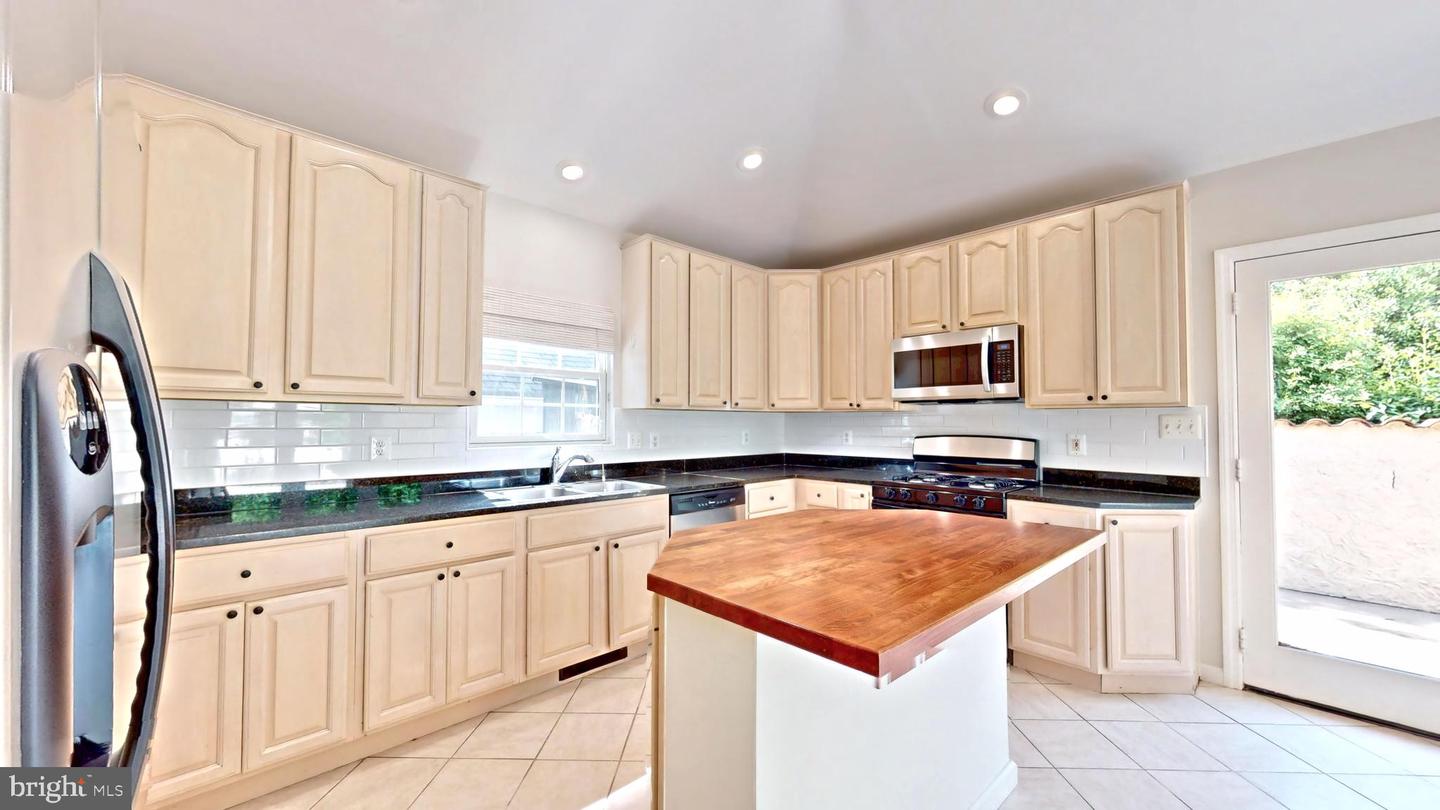 408 VIRGINIA AVE, ALEXANDRIA, Virginia 22302, 3 Bedrooms Bedrooms, ,3 BathroomsBathrooms,Residential,For sale,408 VIRGINIA AVE,VAAX2044040 MLS # VAAX2044040