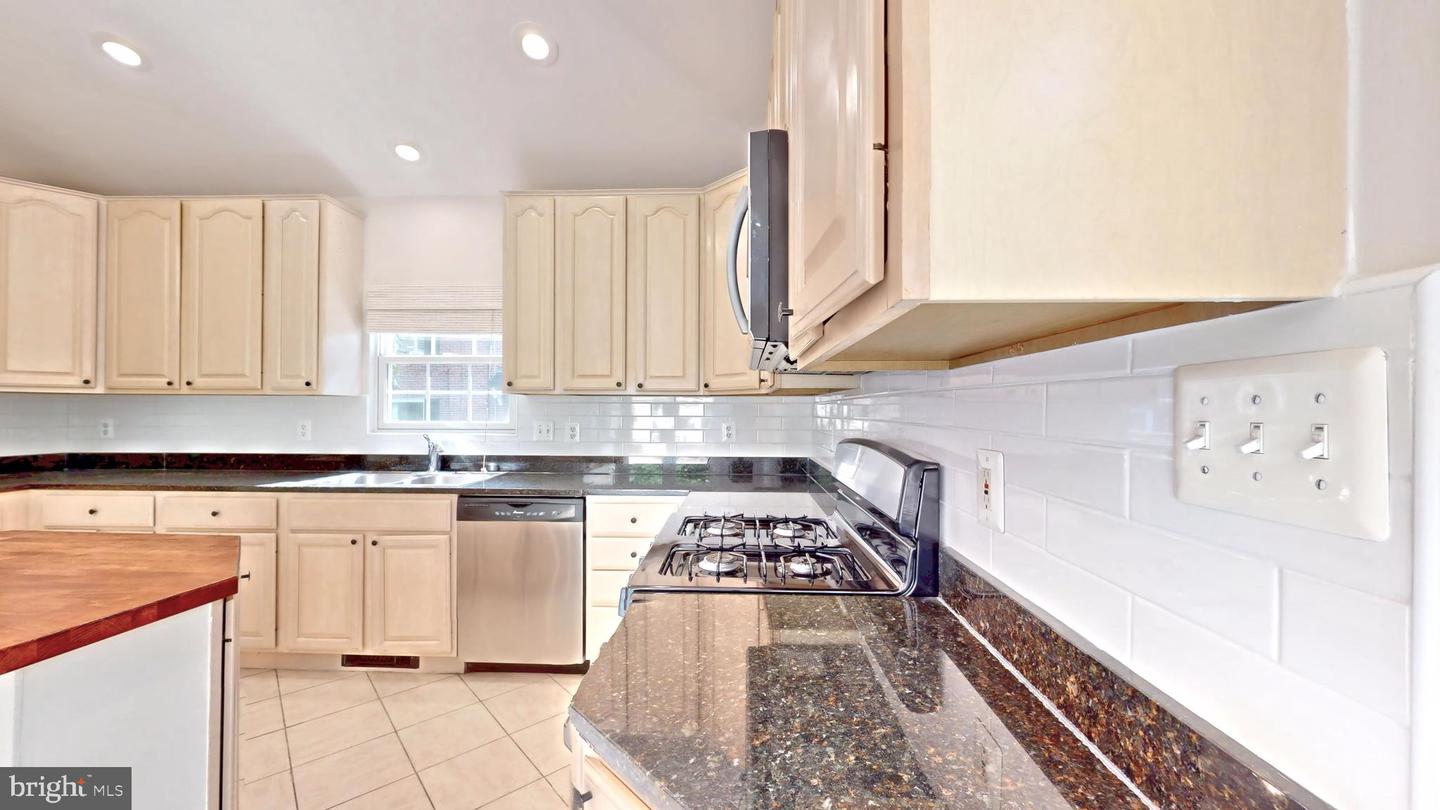 408 VIRGINIA AVE, ALEXANDRIA, Virginia 22302, 3 Bedrooms Bedrooms, ,3 BathroomsBathrooms,Residential,For sale,408 VIRGINIA AVE,VAAX2044040 MLS # VAAX2044040
