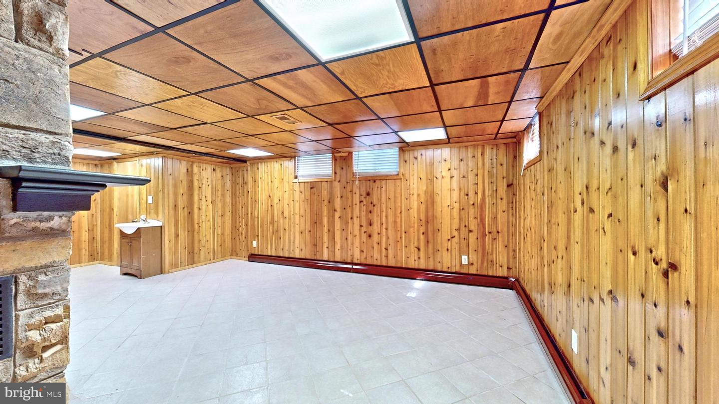 408 VIRGINIA AVE, ALEXANDRIA, Virginia 22302, 3 Bedrooms Bedrooms, ,3 BathroomsBathrooms,Residential,For sale,408 VIRGINIA AVE,VAAX2044040 MLS # VAAX2044040