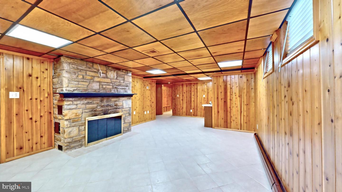 408 VIRGINIA AVE, ALEXANDRIA, Virginia 22302, 3 Bedrooms Bedrooms, ,3 BathroomsBathrooms,Residential,For sale,408 VIRGINIA AVE,VAAX2044040 MLS # VAAX2044040