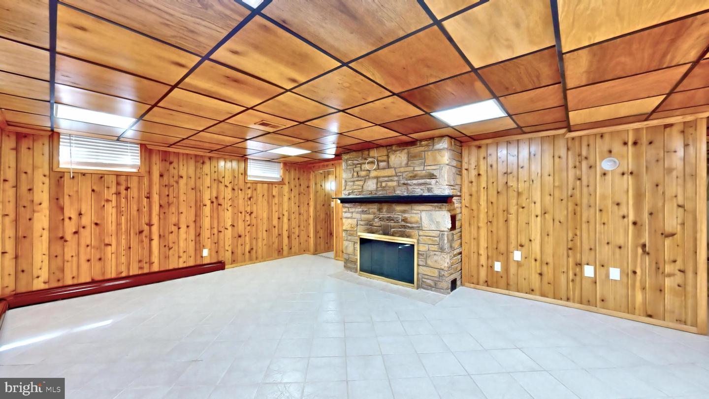 408 VIRGINIA AVE, ALEXANDRIA, Virginia 22302, 3 Bedrooms Bedrooms, ,3 BathroomsBathrooms,Residential,For sale,408 VIRGINIA AVE,VAAX2044040 MLS # VAAX2044040