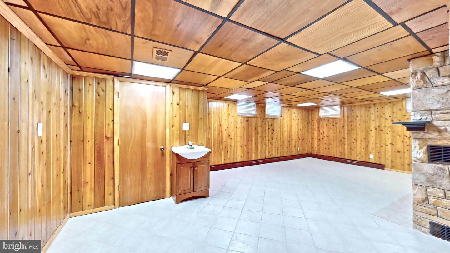 408 VIRGINIA AVE, ALEXANDRIA, Virginia 22302, 3 Bedrooms Bedrooms, ,3 BathroomsBathrooms,Residential,For sale,408 VIRGINIA AVE,VAAX2044040 MLS # VAAX2044040