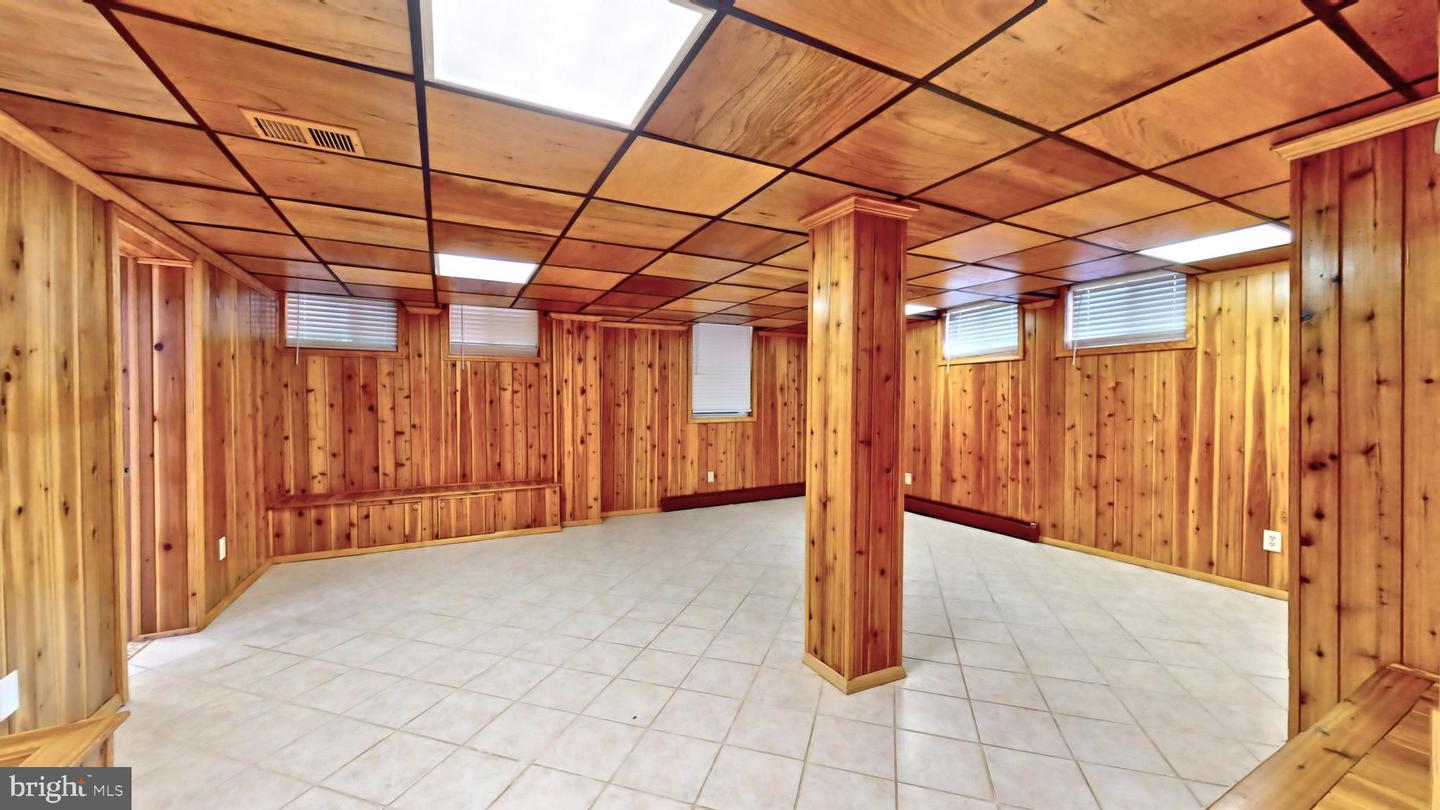408 VIRGINIA AVE, ALEXANDRIA, Virginia 22302, 3 Bedrooms Bedrooms, ,3 BathroomsBathrooms,Residential,For sale,408 VIRGINIA AVE,VAAX2044040 MLS # VAAX2044040