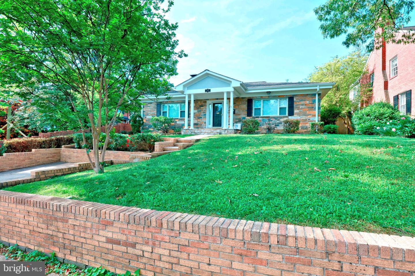 408 VIRGINIA AVE, ALEXANDRIA, Virginia 22302, 3 Bedrooms Bedrooms, ,3 BathroomsBathrooms,Residential,For sale,408 VIRGINIA AVE,VAAX2044040 MLS # VAAX2044040