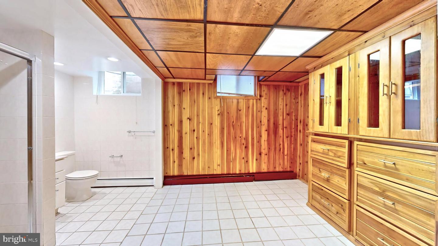 408 VIRGINIA AVE, ALEXANDRIA, Virginia 22302, 3 Bedrooms Bedrooms, ,3 BathroomsBathrooms,Residential,For sale,408 VIRGINIA AVE,VAAX2044040 MLS # VAAX2044040