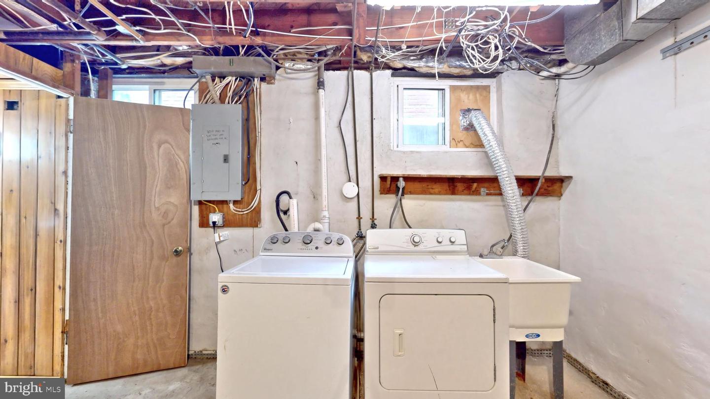 408 VIRGINIA AVE, ALEXANDRIA, Virginia 22302, 3 Bedrooms Bedrooms, ,3 BathroomsBathrooms,Residential,For sale,408 VIRGINIA AVE,VAAX2044040 MLS # VAAX2044040