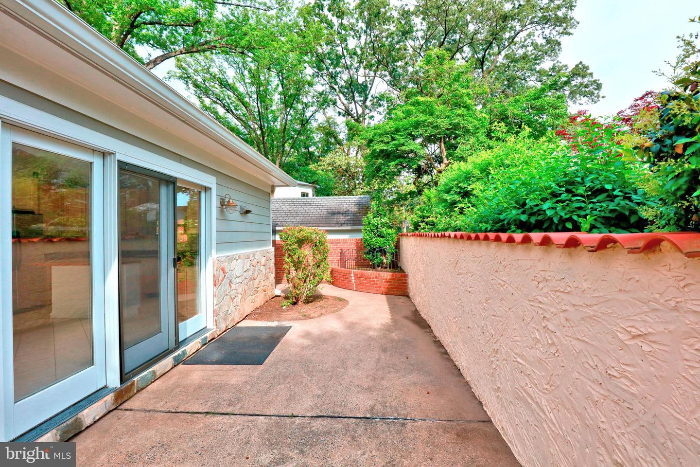 408 VIRGINIA AVE, ALEXANDRIA, Virginia 22302, 3 Bedrooms Bedrooms, ,3 BathroomsBathrooms,Residential,For sale,408 VIRGINIA AVE,VAAX2044040 MLS # VAAX2044040