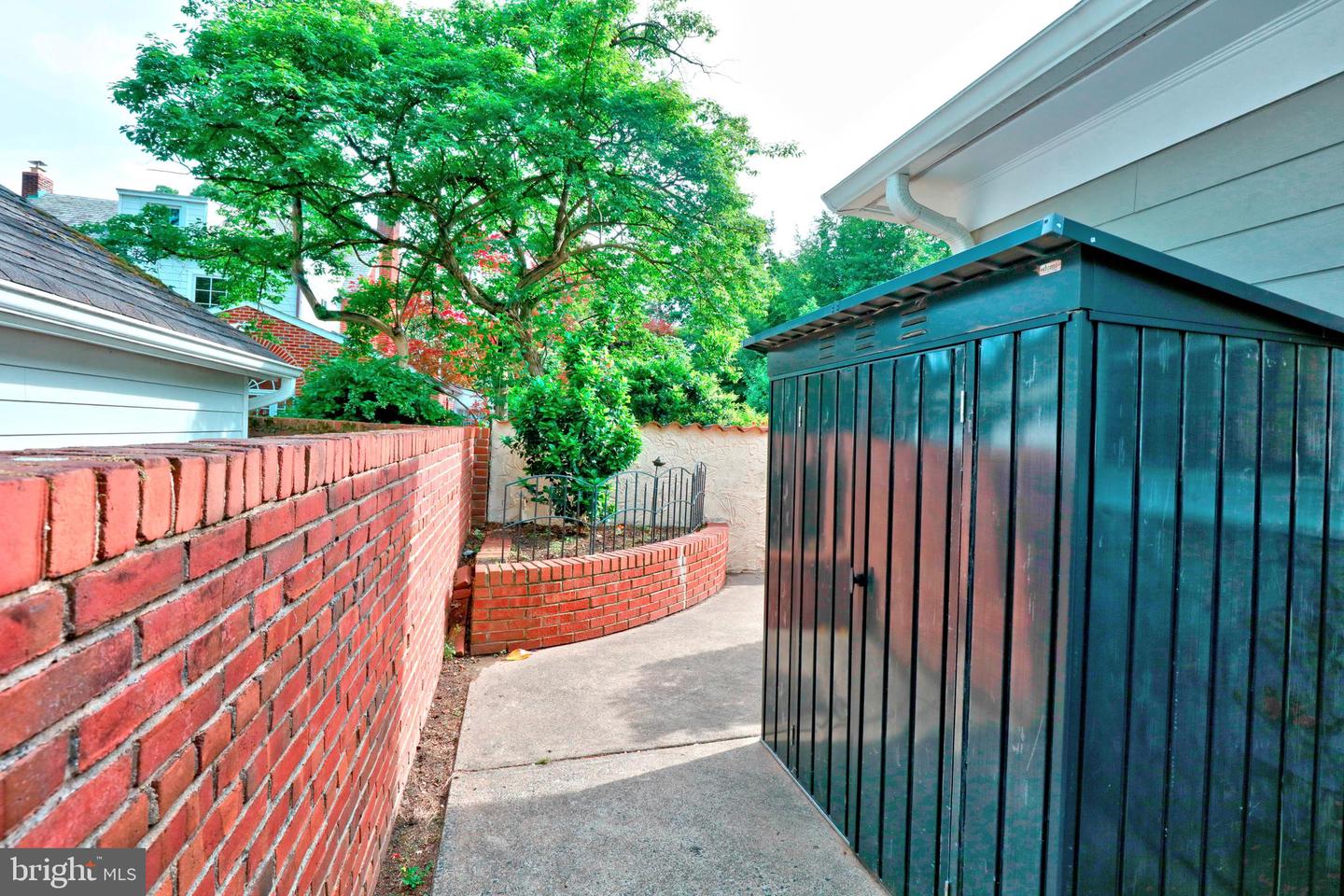 408 VIRGINIA AVE, ALEXANDRIA, Virginia 22302, 3 Bedrooms Bedrooms, ,3 BathroomsBathrooms,Residential,For sale,408 VIRGINIA AVE,VAAX2044040 MLS # VAAX2044040