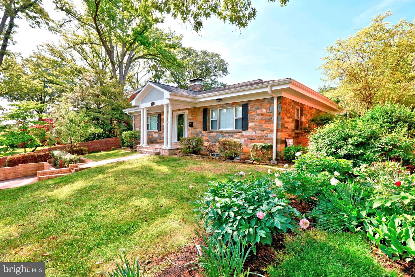 408 VIRGINIA AVE, ALEXANDRIA, Virginia 22302, 3 Bedrooms Bedrooms, ,3 BathroomsBathrooms,Residential,For sale,408 VIRGINIA AVE,VAAX2044040 MLS # VAAX2044040