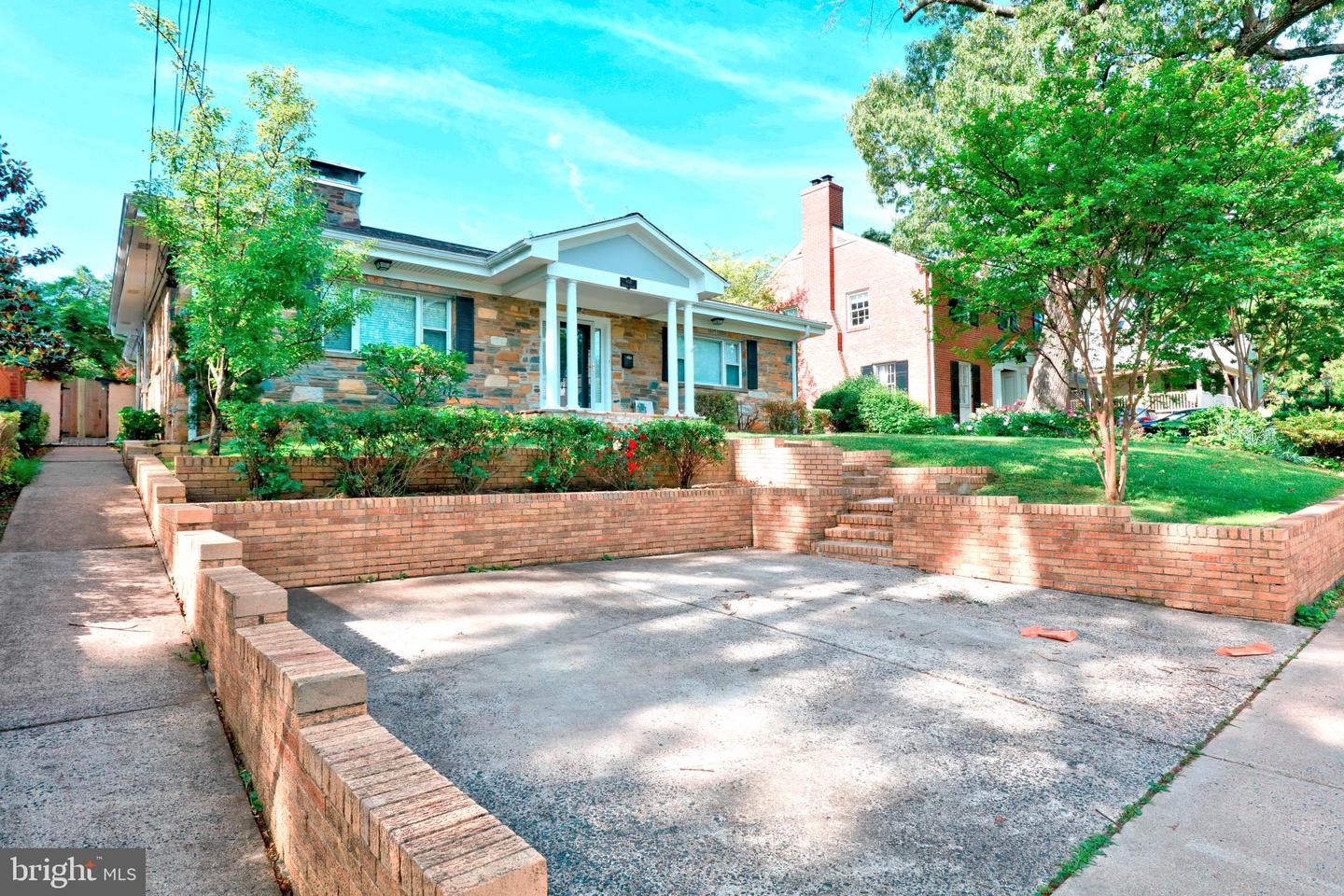 408 VIRGINIA AVE, ALEXANDRIA, Virginia 22302, 3 Bedrooms Bedrooms, ,3 BathroomsBathrooms,Residential,For sale,408 VIRGINIA AVE,VAAX2044040 MLS # VAAX2044040