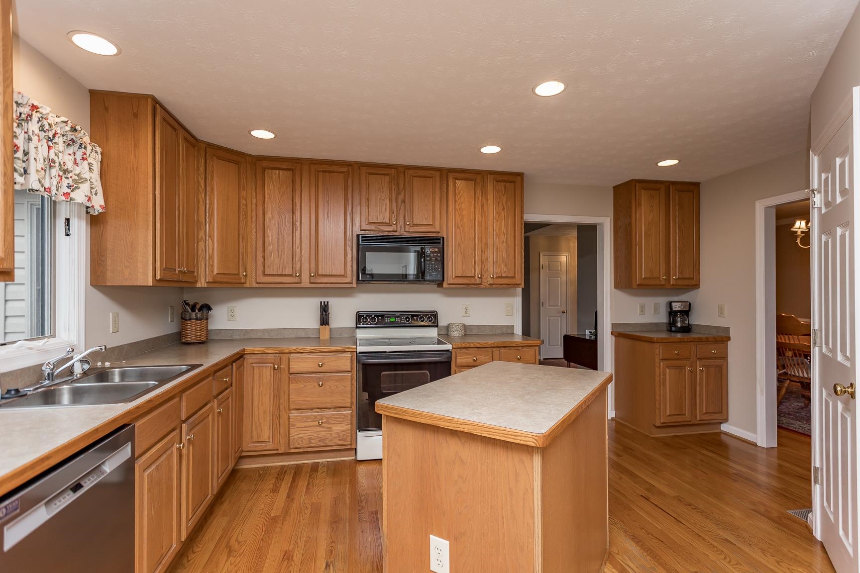 5 HIDDEN VALLEY CT, FISHERSVILLE, Virginia 22939, 3 Bedrooms Bedrooms, ,2 BathroomsBathrooms,Residential,5 HIDDEN VALLEY CT,664508 MLS # 664508
