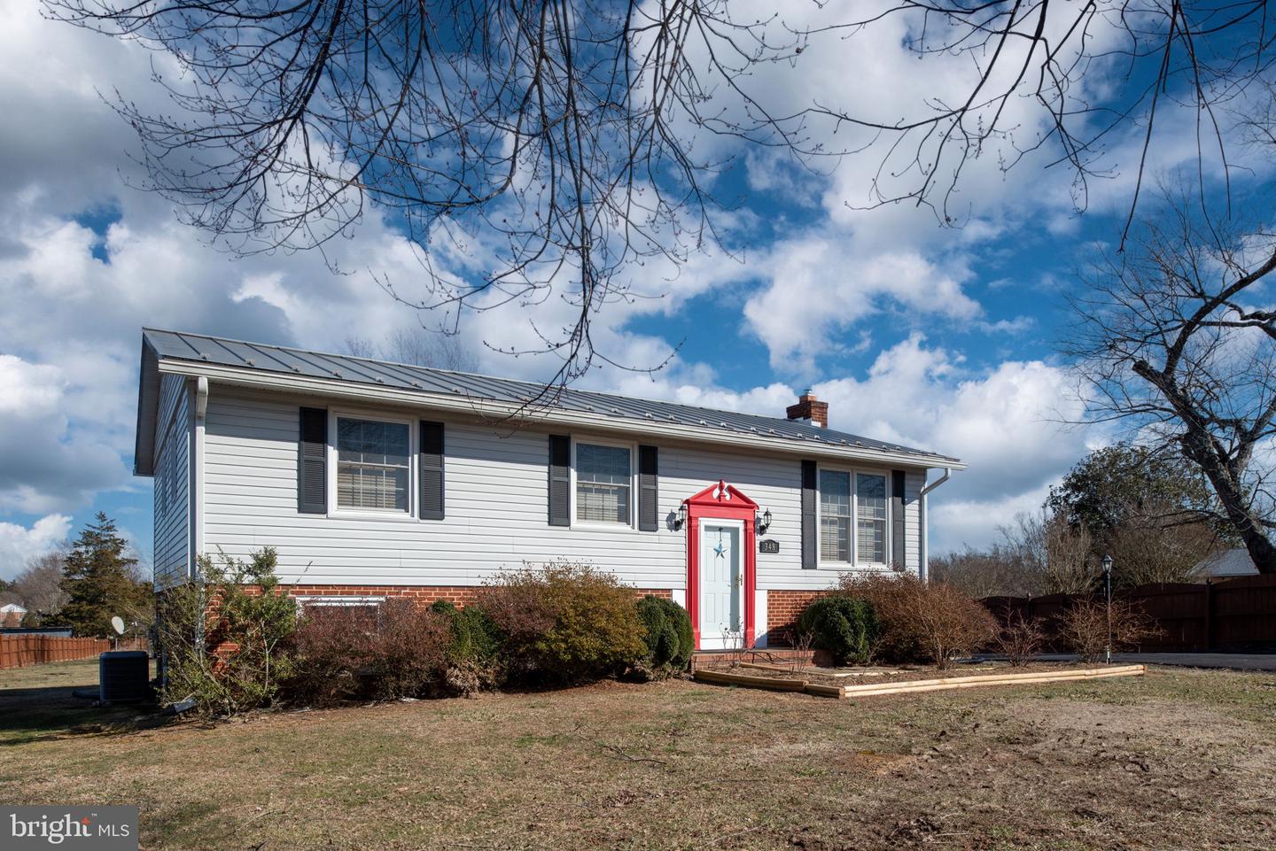 348 POPLAR RD, FREDERICKSBURG, Virginia 22406, 4 Bedrooms Bedrooms, ,2 BathroomsBathrooms,Residential,For sale,348 POPLAR RD,VAST2037828 MLS # VAST2037828
