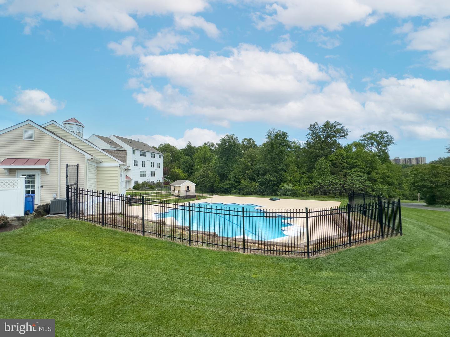 6339 EAGLE RIDGE LN #52, ALEXANDRIA, Virginia 22312, 2 Bedrooms Bedrooms, ,2 BathroomsBathrooms,Residential,For sale,6339 EAGLE RIDGE LN #52,VAFX2234312 MLS # VAFX2234312
