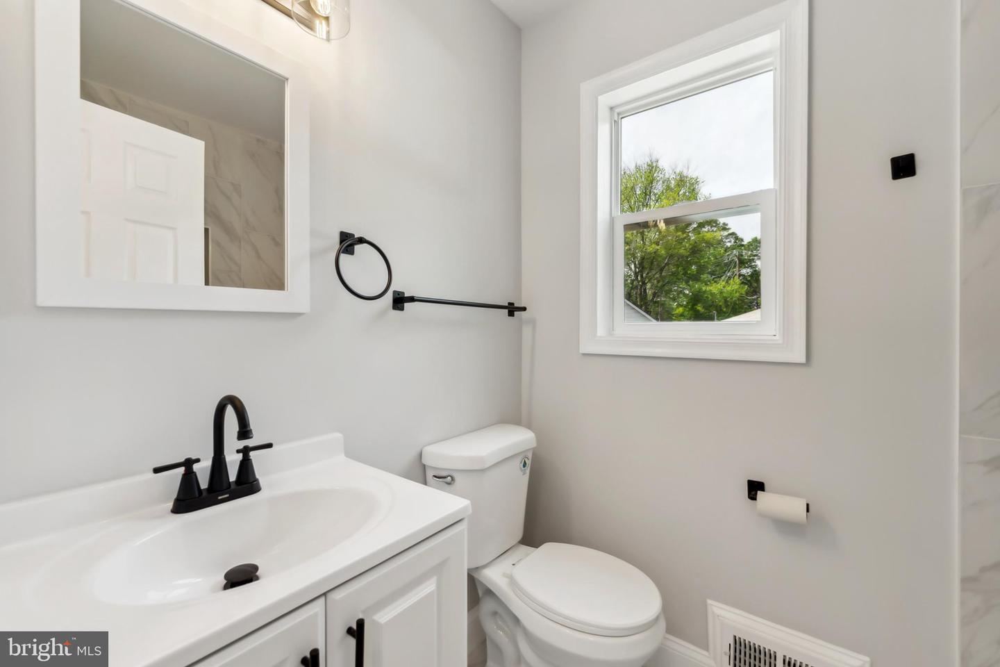 2416 SHERWOOD HALL LN, ALEXANDRIA, Virginia 22306, 5 Bedrooms Bedrooms, ,3 BathroomsBathrooms,Residential,For sale,2416 SHERWOOD HALL LN,VAFX2234904 MLS # VAFX2234904