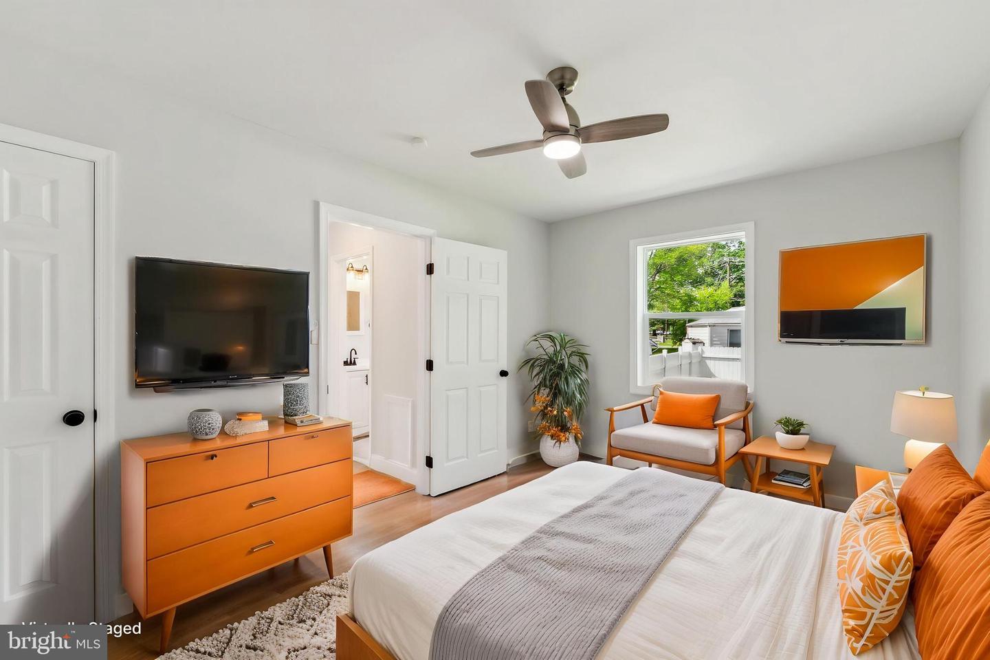 2416 SHERWOOD HALL LN, ALEXANDRIA, Virginia 22306, 5 Bedrooms Bedrooms, ,3 BathroomsBathrooms,Residential,For sale,2416 SHERWOOD HALL LN,VAFX2234904 MLS # VAFX2234904