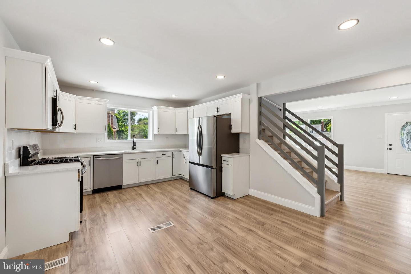 2416 SHERWOOD HALL LN, ALEXANDRIA, Virginia 22306, 5 Bedrooms Bedrooms, ,3 BathroomsBathrooms,Residential,For sale,2416 SHERWOOD HALL LN,VAFX2234904 MLS # VAFX2234904