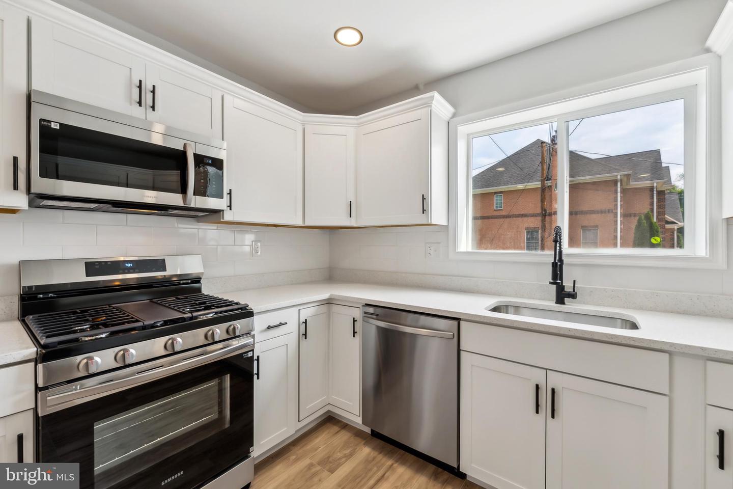 2416 SHERWOOD HALL LN, ALEXANDRIA, Virginia 22306, 5 Bedrooms Bedrooms, ,3 BathroomsBathrooms,Residential,For sale,2416 SHERWOOD HALL LN,VAFX2234904 MLS # VAFX2234904