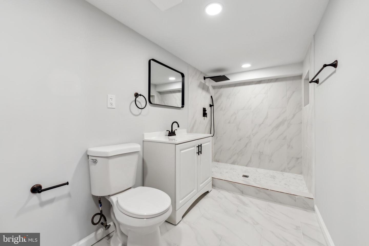 2416 SHERWOOD HALL LN, ALEXANDRIA, Virginia 22306, 5 Bedrooms Bedrooms, ,3 BathroomsBathrooms,Residential,For sale,2416 SHERWOOD HALL LN,VAFX2234904 MLS # VAFX2234904