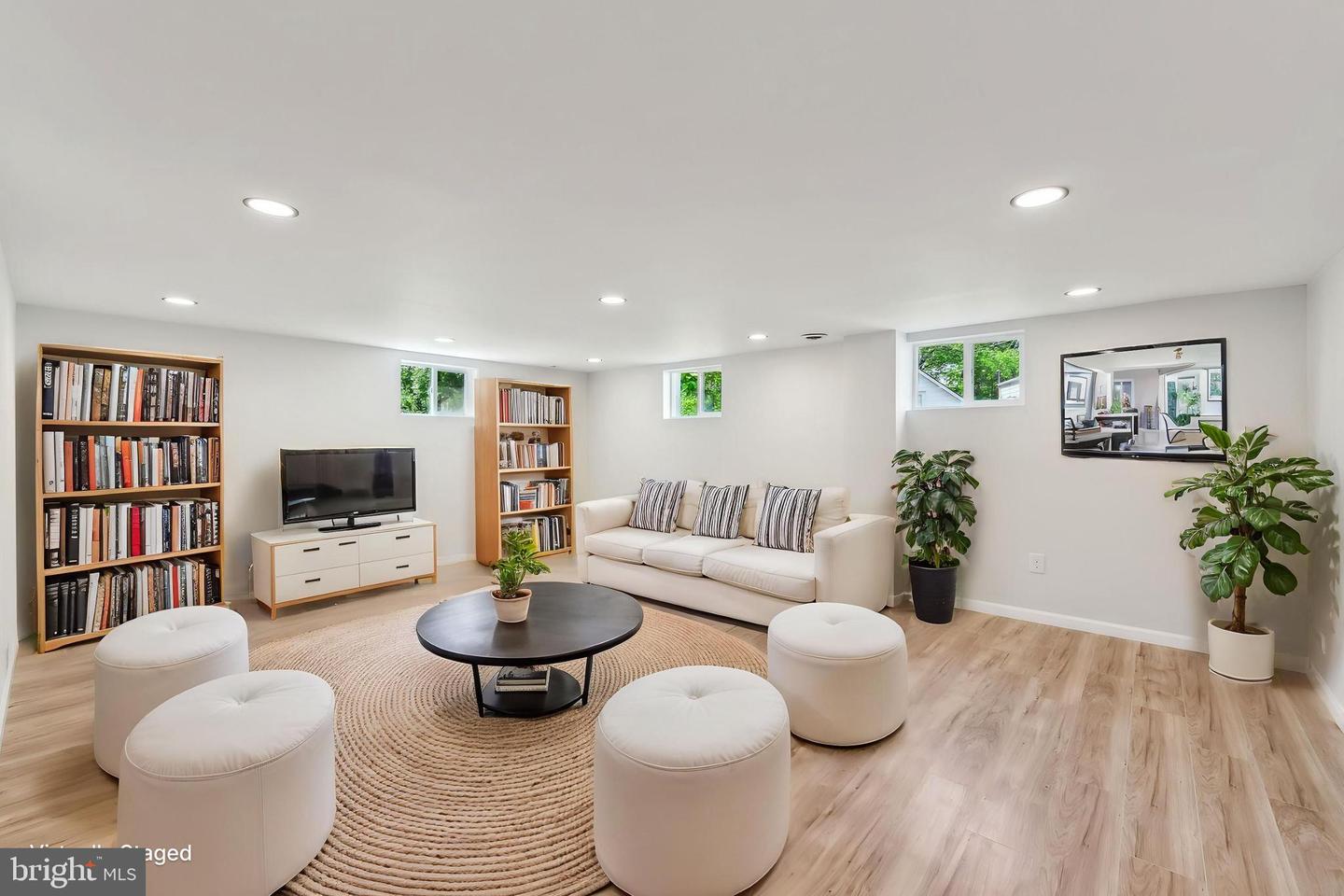 2416 SHERWOOD HALL LN, ALEXANDRIA, Virginia 22306, 5 Bedrooms Bedrooms, ,3 BathroomsBathrooms,Residential,For sale,2416 SHERWOOD HALL LN,VAFX2234904 MLS # VAFX2234904