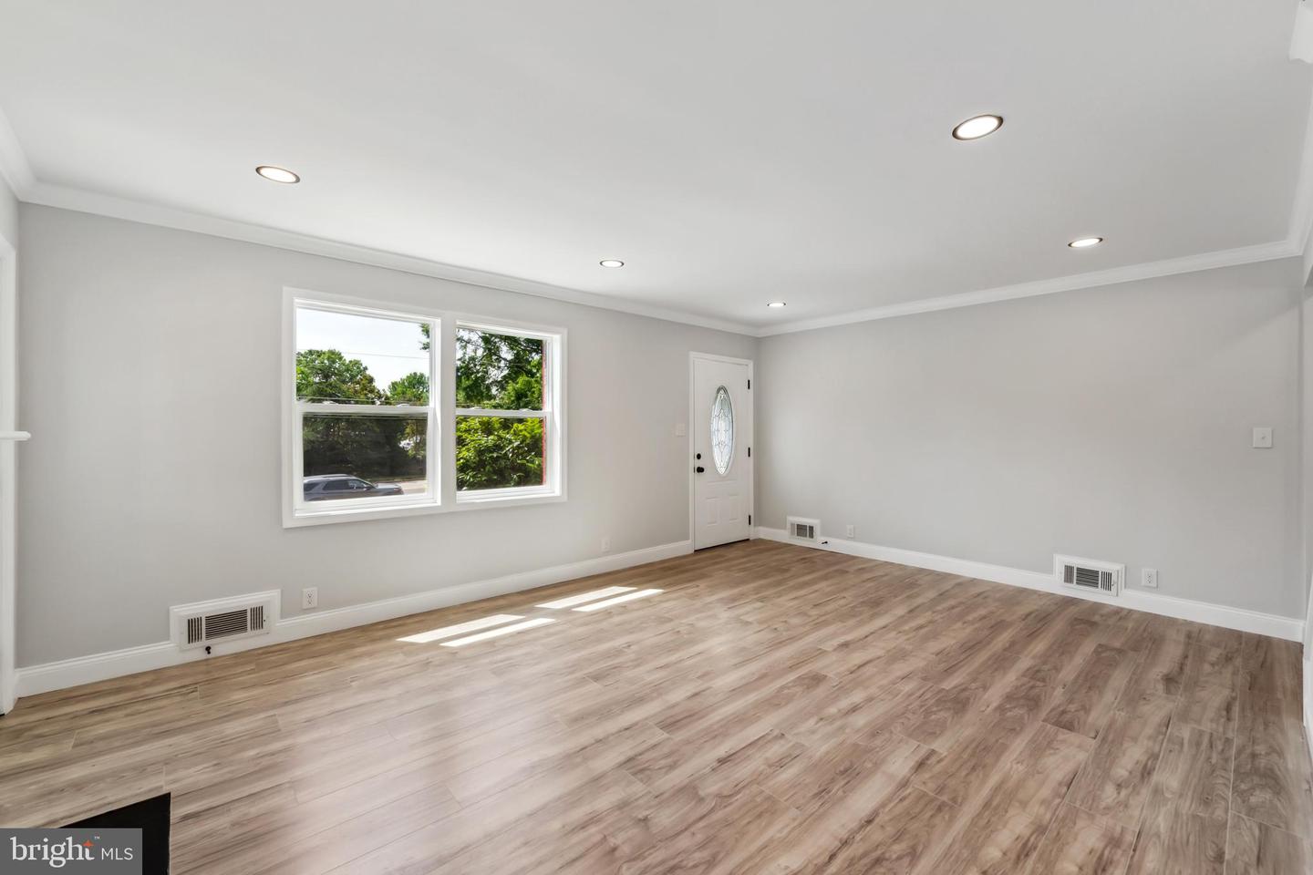 2416 SHERWOOD HALL LN, ALEXANDRIA, Virginia 22306, 5 Bedrooms Bedrooms, ,3 BathroomsBathrooms,Residential,For sale,2416 SHERWOOD HALL LN,VAFX2234904 MLS # VAFX2234904