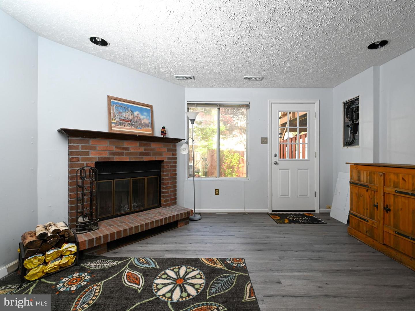 8554 KOLUDER CT, LORTON, Virginia 22079, 2 Bedrooms Bedrooms, 9 Rooms Rooms,1 BathroomBathrooms,Residential,For sale,8554 KOLUDER CT,VAFX2234932 MLS # VAFX2234932